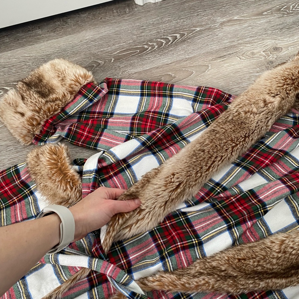 Pottery Barn Tartan Plaid Robe with Faux Fur - Picture 5 of 11